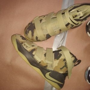 Boy shoes
